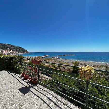 Suite A 2 Passi Dalla Spiaggia - Ospedaletti Buitenkant foto