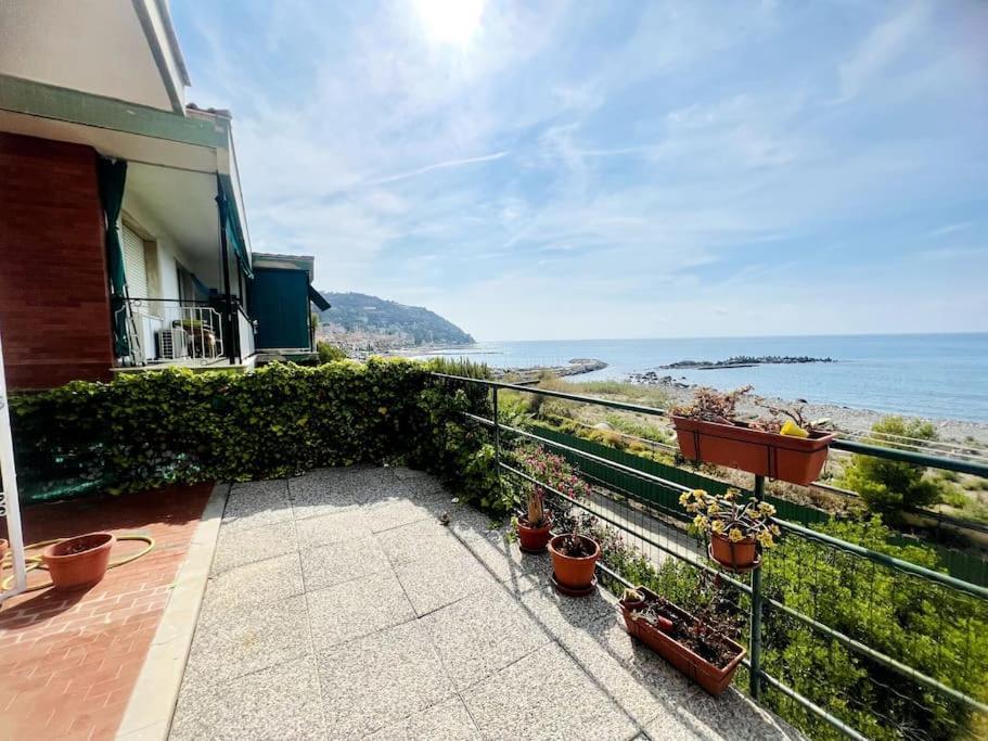 Suite A 2 Passi Dalla Spiaggia - Ospedaletti Buitenkant foto