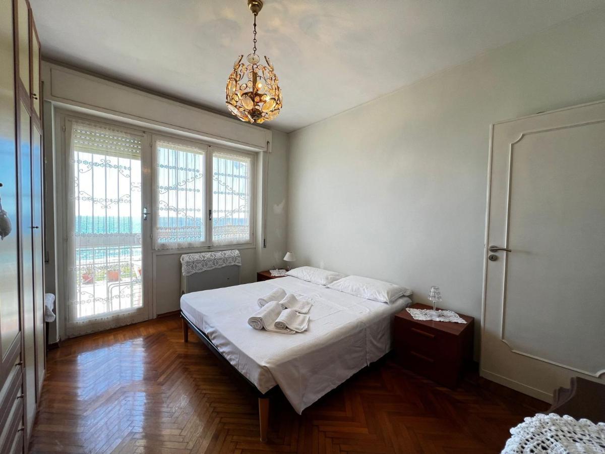 Suite A 2 Passi Dalla Spiaggia - Ospedaletti Buitenkant foto