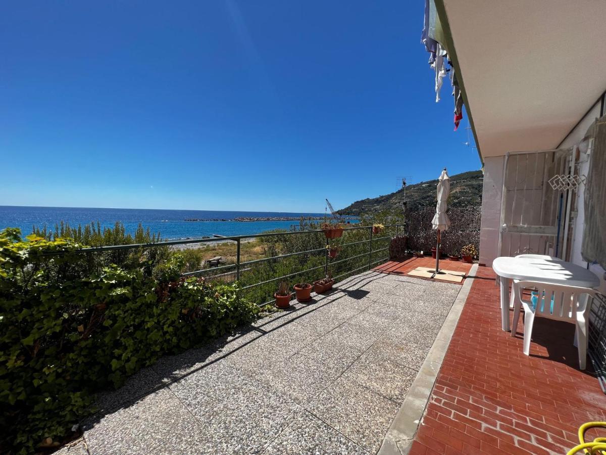 Suite A 2 Passi Dalla Spiaggia - Ospedaletti Buitenkant foto